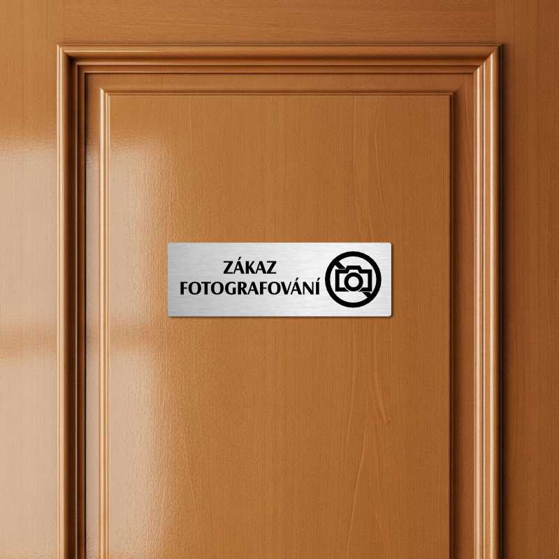 Zákaz fotografování, 240x79mm, zlatá popiska s okrasným rámečkem  